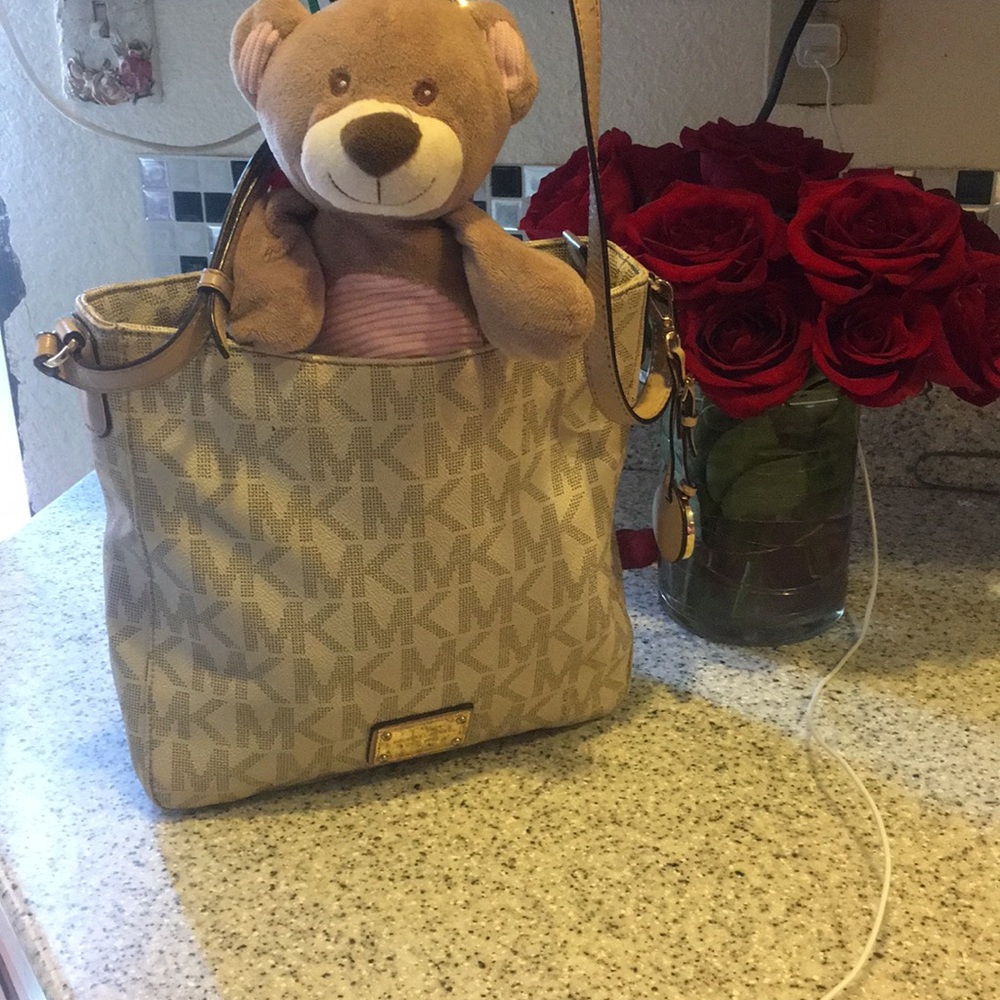 Mk cream purse shoulder